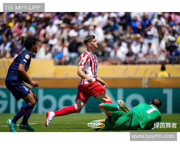 中超激战巴黎圣日耳曼逆转曼联引发争议判罚全场沸腾