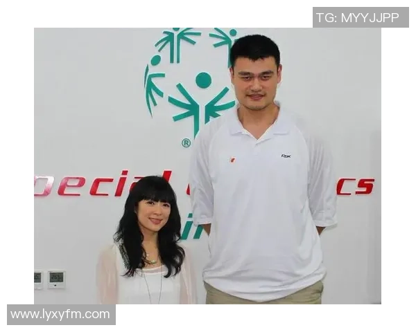 姚明与外国妹子的甜蜜爱情故事揭示跨国文化的美丽交融与理解