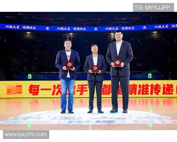 姚明带领中国男篮征战亚锦赛展现实力与团队精神的精彩瞬间