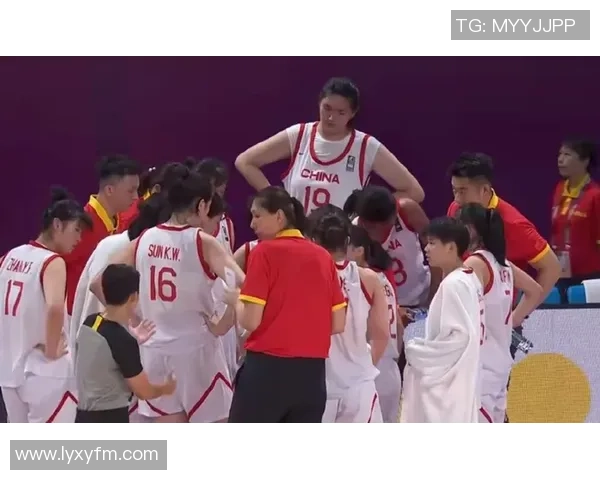 姚明拍凳子事件引发热议背后的体育精神与社会反响分析