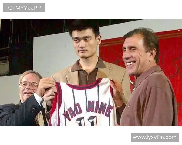 小姚明在激烈比赛中被淘汰球迷们为他的未来寄予厚望