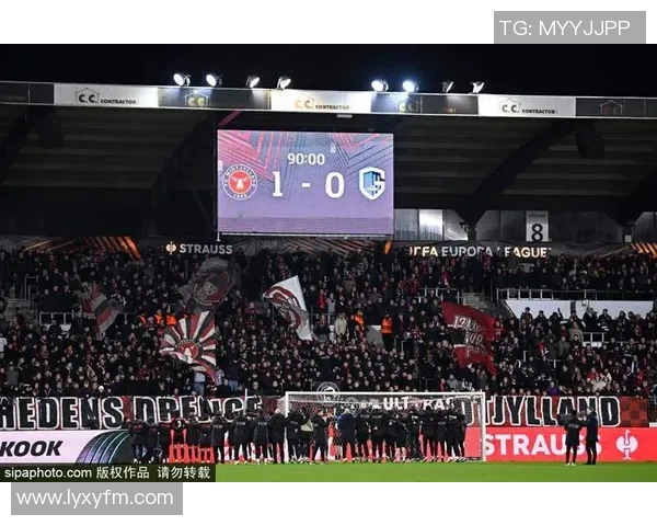 西甲激战曼联险胜莱比锡争议判罚引发全场热议