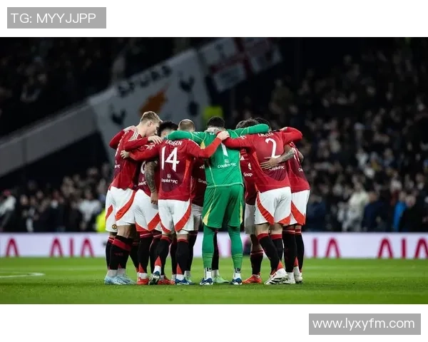 国王杯激战热刺与皇马战平双方防线坚固引发全场热议