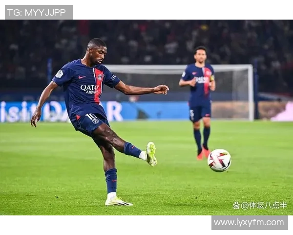 西甲激战:多特蒙德大胜切尔西引发争议判罚全场沸腾 西甲激战:多特蒙德大胜切尔西引发争议判罚全场沸腾