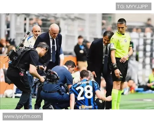 友谊赛精彩对决里昂逆转国米引发争议判罚全场沸腾