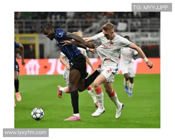 欧冠大战那不勒斯与巴萨激战成平局红牌事件引发全场热议