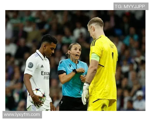 世界杯激战：里昂与尤文图斯鏖战成平局神扑瞬间点燃全场激情