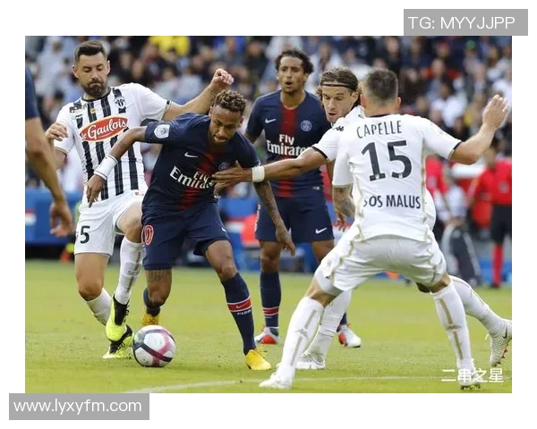欧冠激战：巴黎圣日耳曼险胜里昂神扑瞬间点燃全场激情