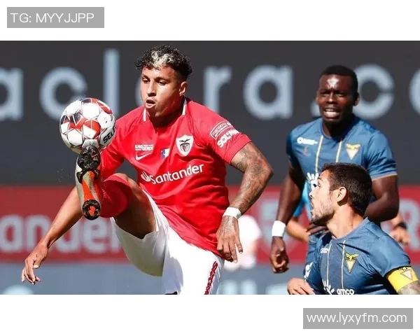 西甲激战巴黎圣日耳曼大胜本菲卡神扑引发争议判罚全场沸腾 西甲激战巴黎圣日耳曼大胜本菲卡神扑引发争议判罚全场沸腾