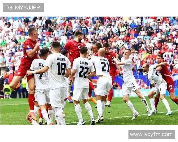 意甲经典对决拜仁与利物浦战成平局红牌事件引发全场热议