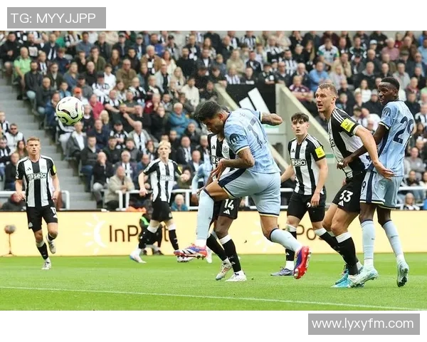 英超焦点战波尔图与马竞激战成平局绝杀瞬间引发全场狂欢 英超焦点战波尔图与马竞激战成平局绝杀瞬间引发全场狂欢